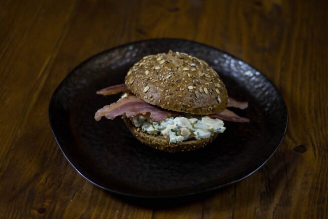 Broodje Eiersalade met bacon